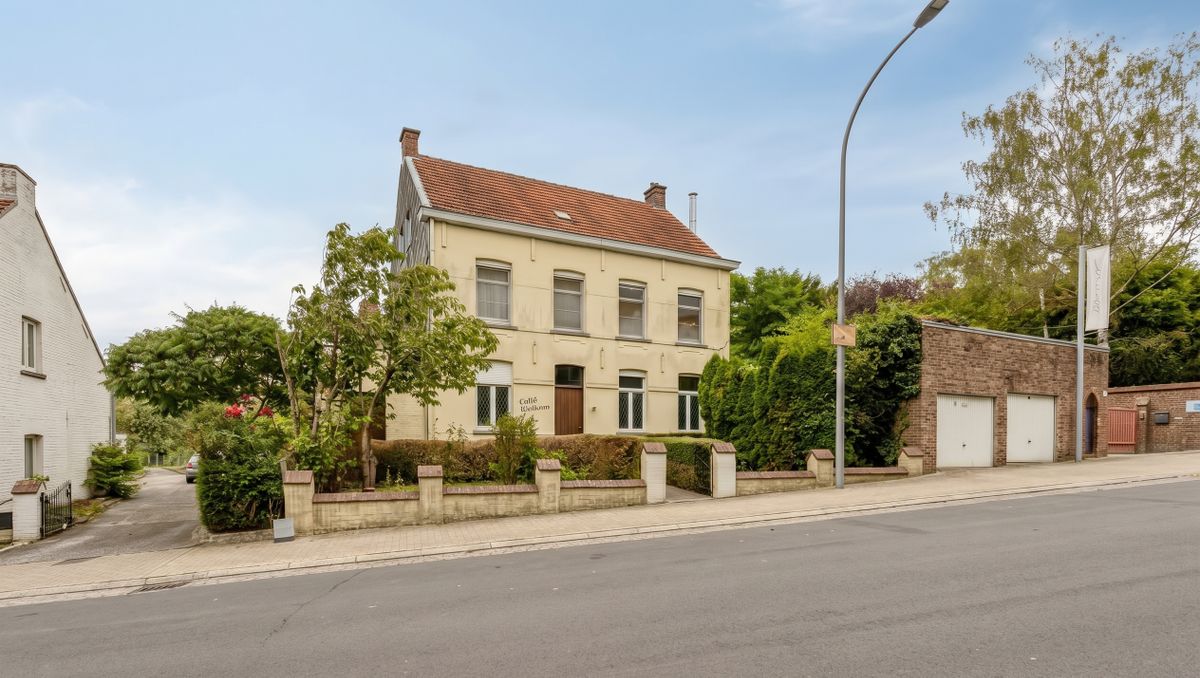 Ruime woning (9 slaapkamers) op een perceel van 1.608 m².