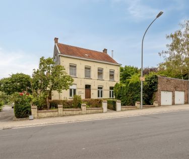 Ruime woning (9 slaapkamers) op een perceel van 1.608 m².