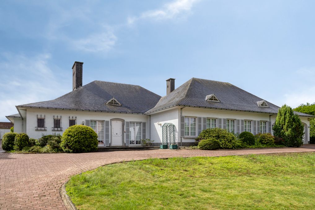 Mooi gelegen landhuis te koop in Meerbeke