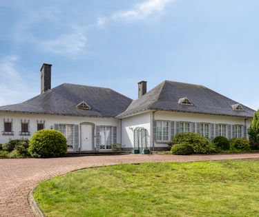 Mooi gelegen landhuis te koop in Meerbeke
