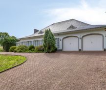 Mooi gelegen landhuis te koop in Meerbeke