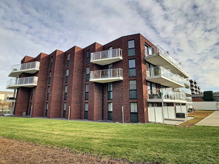 Rustig gelegen appartement te huur met 2 slaapkamers en 2 terrassen aan de Westkaai in Ieper