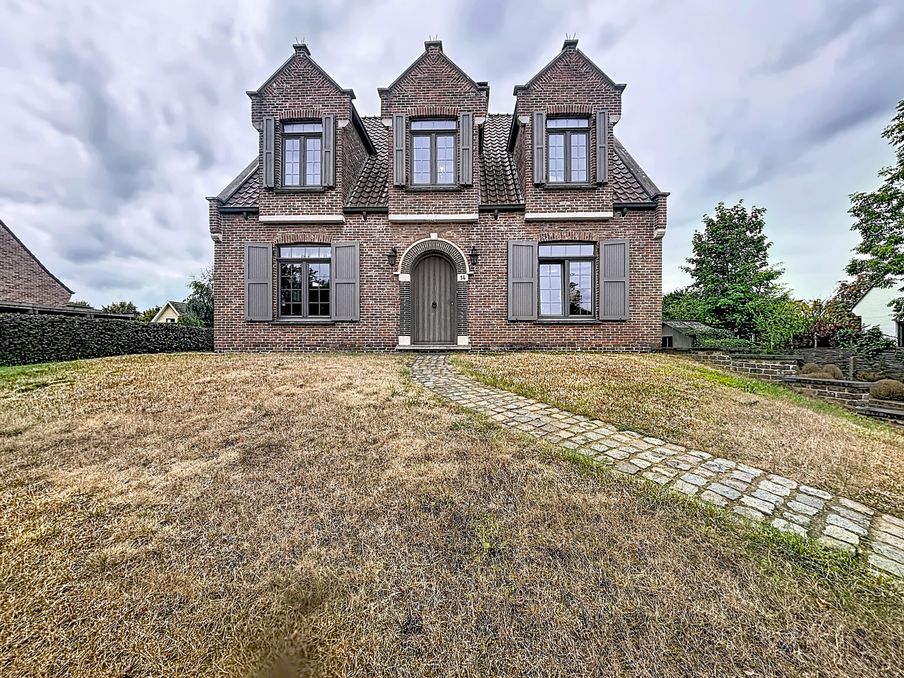 Karaktervolle gezinswoning op toplocatie te koop in Eeklo