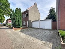 Twee te renoveren woningen en grond te koop in Wuustwezel!