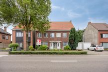Twee te renoveren woningen en grond te koop in Wuustwezel!