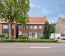 Twee te renoveren woningen en grond te koop in Wuustwezel!