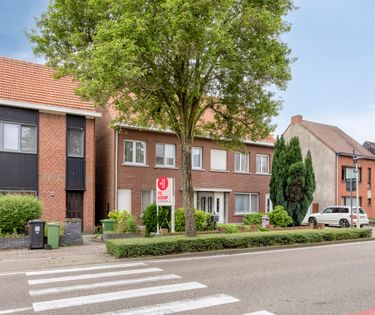 Twee te renoveren woningen en grond te koop in Wuustwezel!