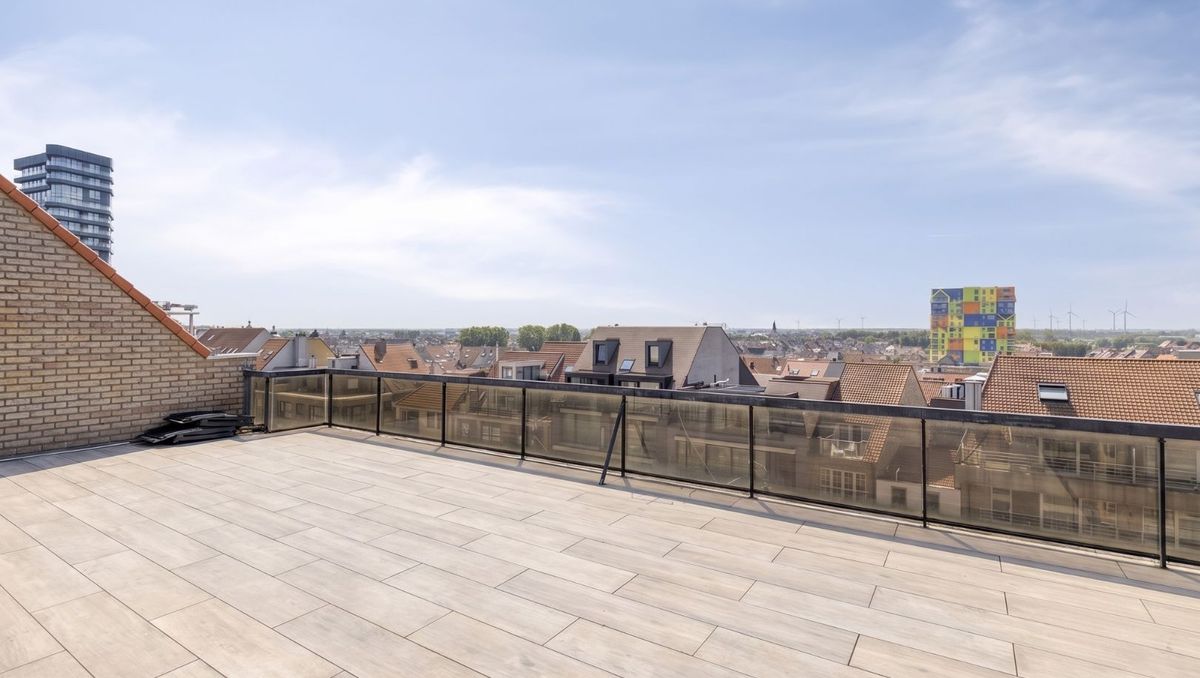 Appartement te koop met terras vlakbij het strand te Heist