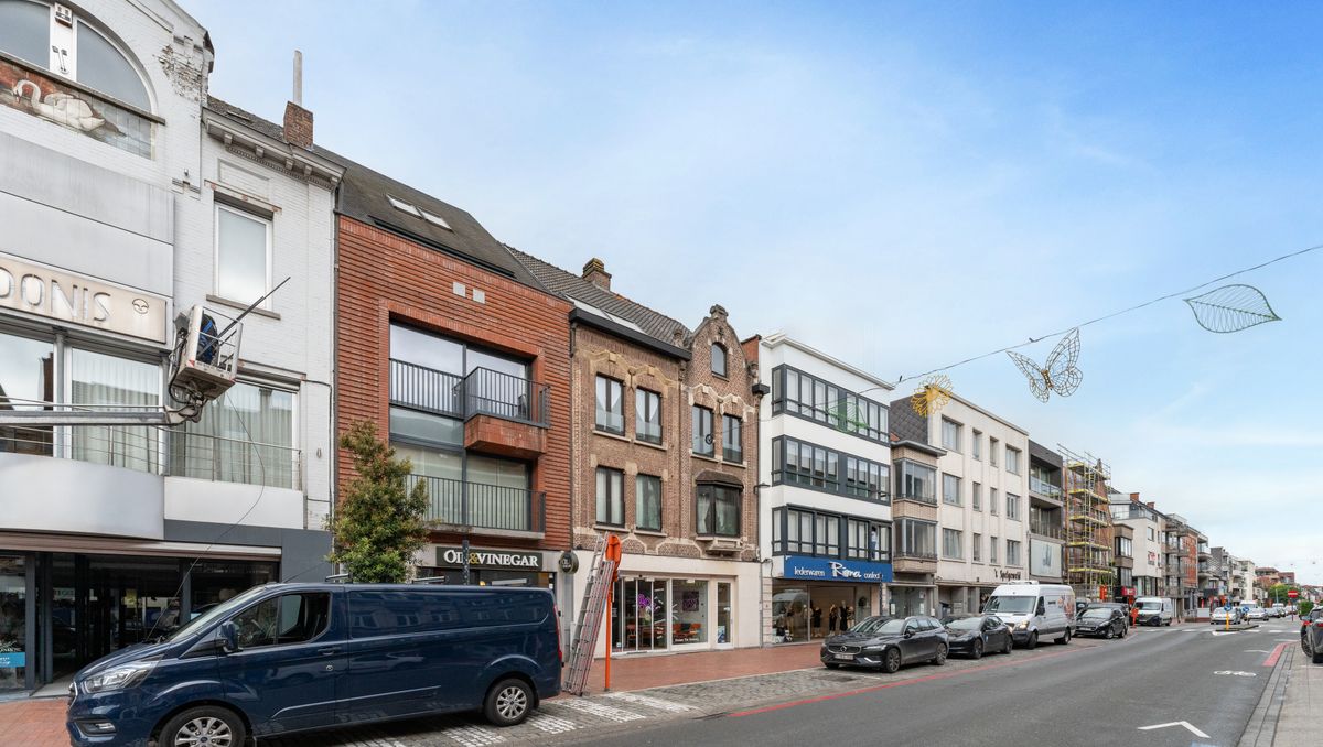 Three-bedroom apartment (125 m²) with roof terrace (82 m²)