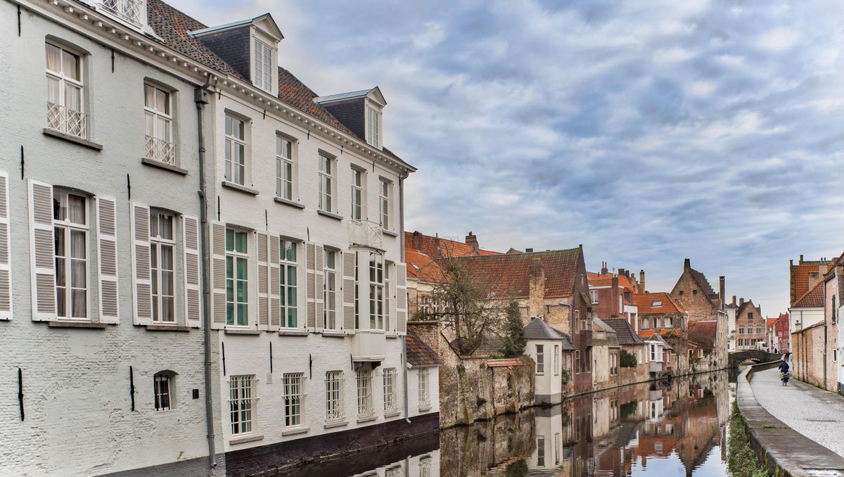 Karaktervol gelijkvloers appartement te huur in hartje Brugge