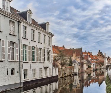Karaktervol gelijkvloers appartement te huur in hartje Brugge