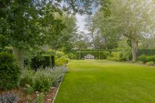 Exclusive ready-to-move-in villa with spacious garden in Oostduinkerke