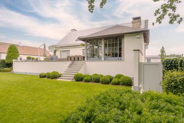 Exclusive ready-to-move-in villa with spacious garden in Oostduinkerke
