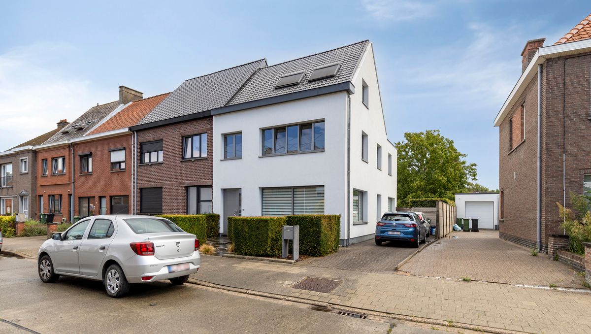 Instapklare woning met 4 slaapkamers te koop in hartje Zwijnaarde