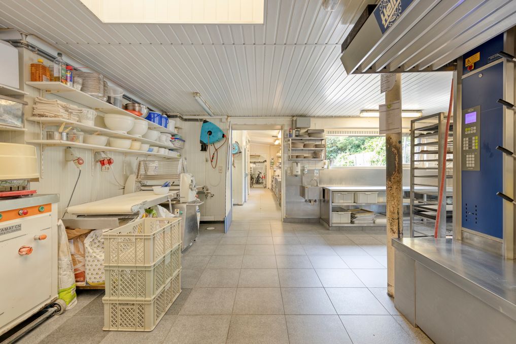 Handelspand, atelier en ruime woonst te koop in Gistel