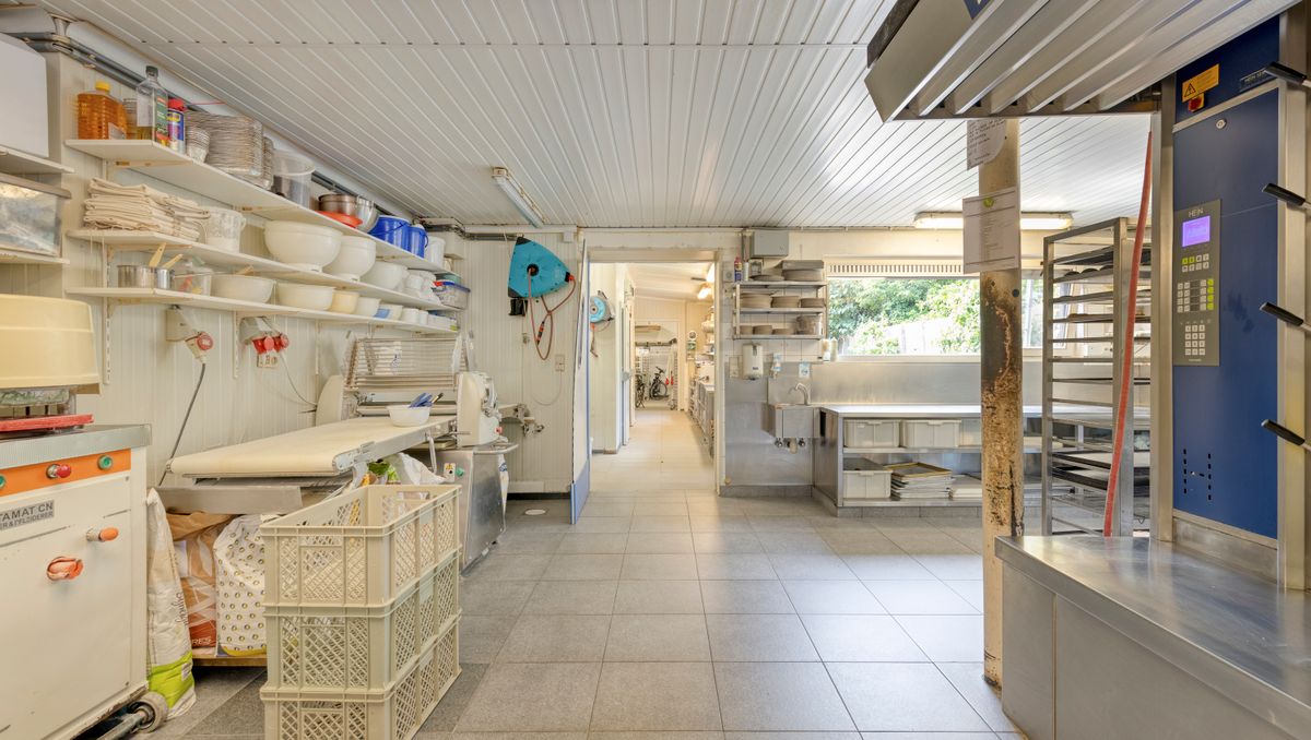 Handelspand, atelier en ruime woonst te koop in Gistel