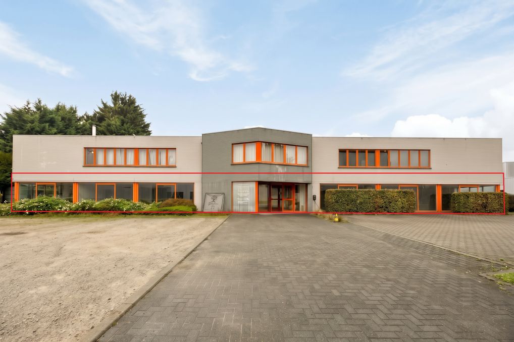 Showroom/werkruimte (ca. 430 m²) te koop in Eeklo 