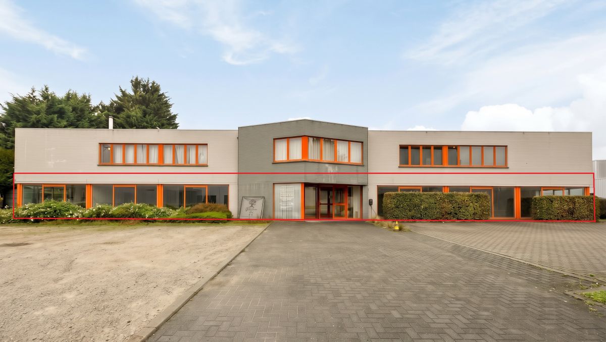 Showroom/werkruimte (ca. 430 m²) te koop in Eeklo