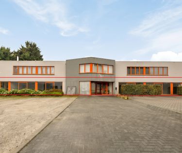 Showroom/werkruimte (ca. 430 m²) te koop in Eeklo