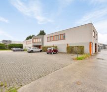 Showroom/werkruimte (ca. 430 m²) te koop in Eeklo