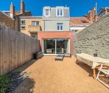 Maison rénovée avec jardin urbain dans le centre de Middelkerke !
