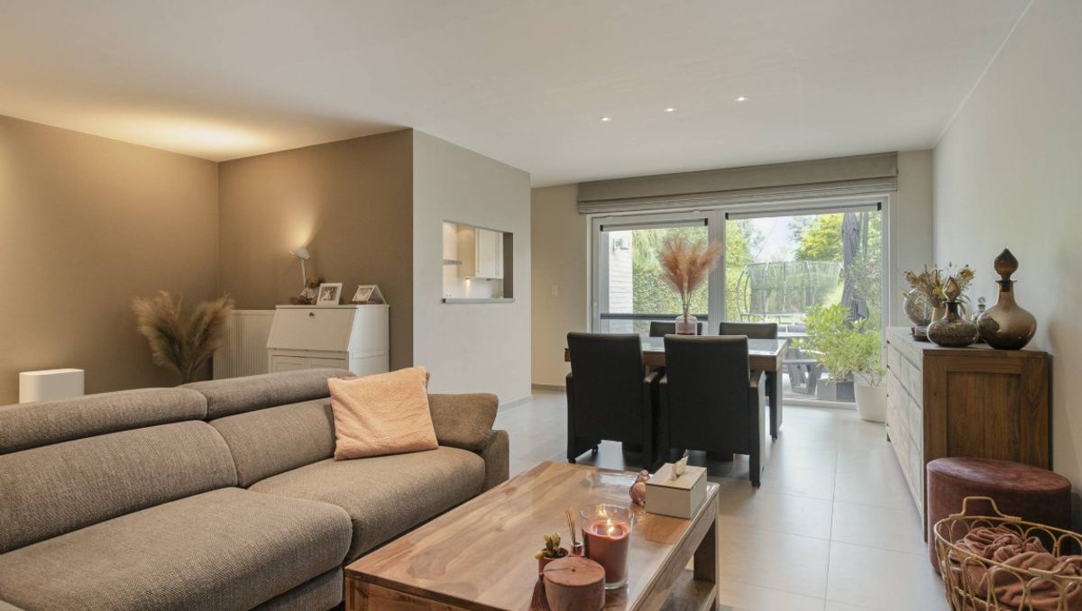 Ruim instapklaar huis: 4 slaapkamers, garage en grote tuin