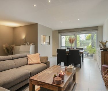 Ruim instapklaar huis: 4 slaapkamers, garage en grote tuin