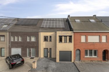 Ruim instapklaar huis: 4 slaapkamers, garage en grote tuin