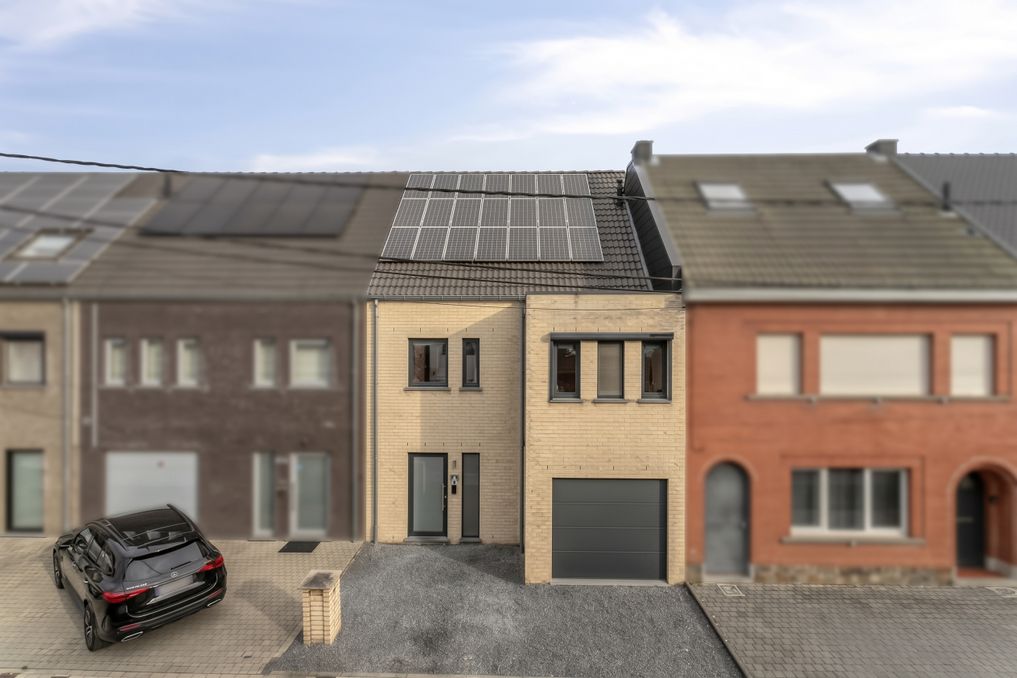 Ruim instapklaar huis: 4 slaapkamers, garage en grote tuin