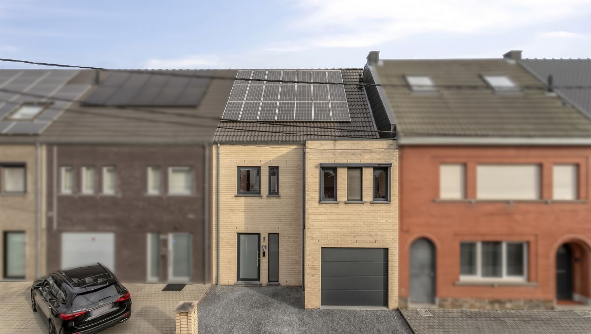 Ruim instapklaar huis: 4 slaapkamers, garage en grote tuin