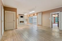 Magazijn van circa 1.285 m² met woning te koop in Bellegem