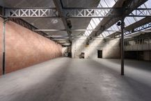 Magazijn (ca. 675 m²) met woonst (258 m²) te koop in Ruien