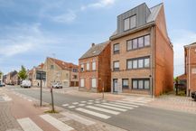 Instapklaar duplexappartement met ruim terras en garage 