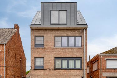 Instapklaar duplexappartement met ruim terras en garage 
