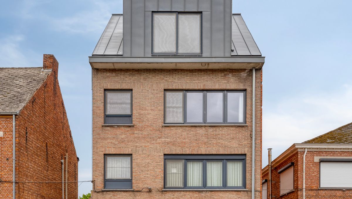 Instapklaar duplexappartement met ruim terras en garage
