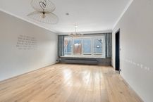 Instapklaar duplexappartement met ruim terras en garage 