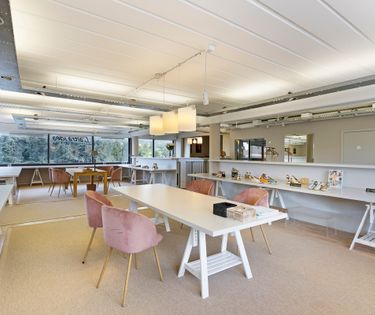 Salle d'exposition/bureau meublés à vendre à Strombeek-Bever