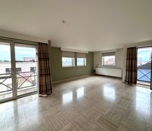 TE HUUR: Ruim appartement van 135m² te Hasselt centrum