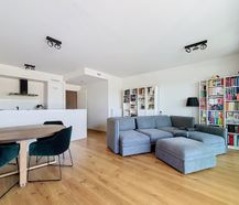 Brussels: 2-bedroom apartment + terrace + parking.