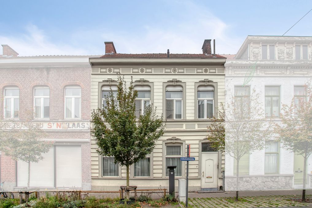 Karaktervol huis met garage te Roeselare!