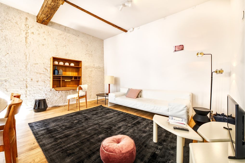 Grand Place : Furnished 1 bedroom apartment with terrace.