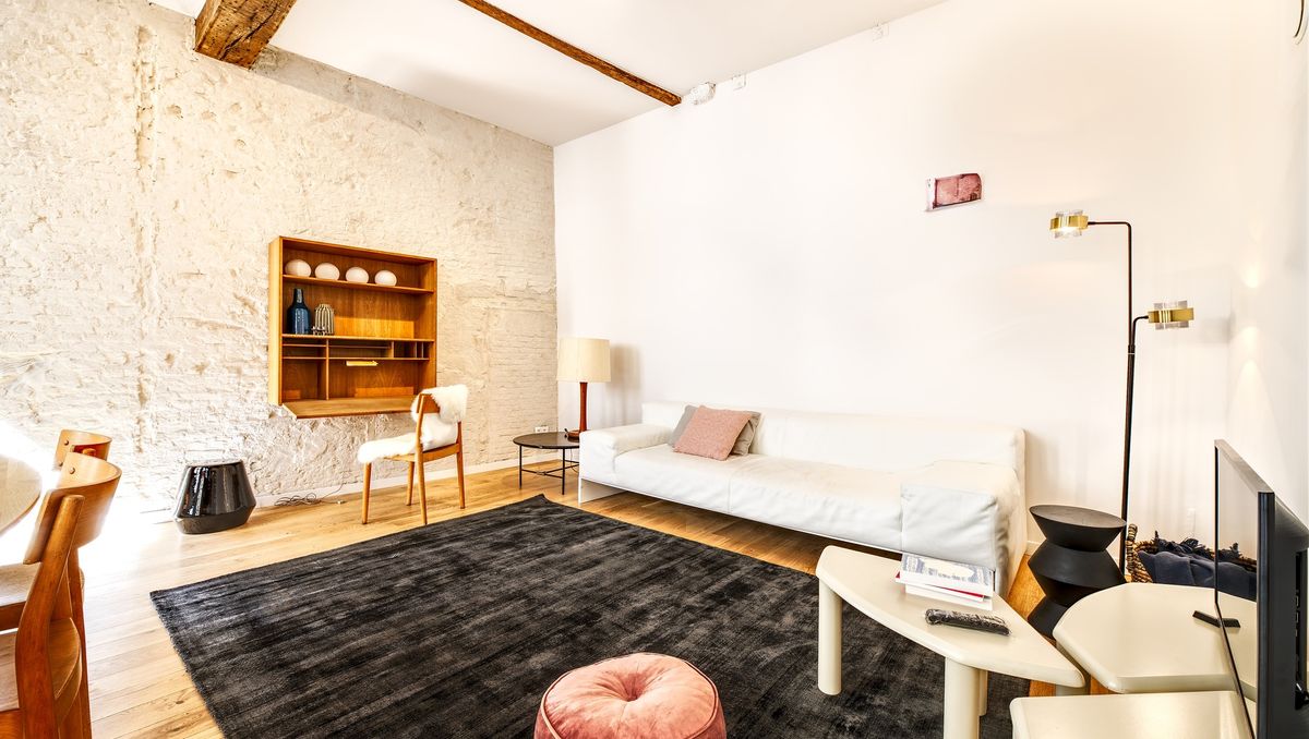 Grand Place : Furnished 1 bedroom apartment with terrace.