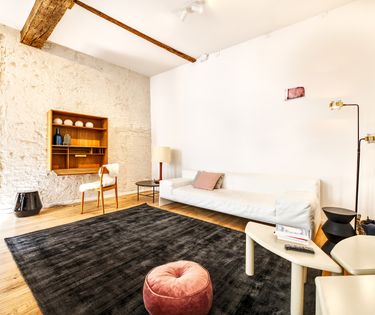 Grand Place : Furnished 1 bedroom apartment with terrace.