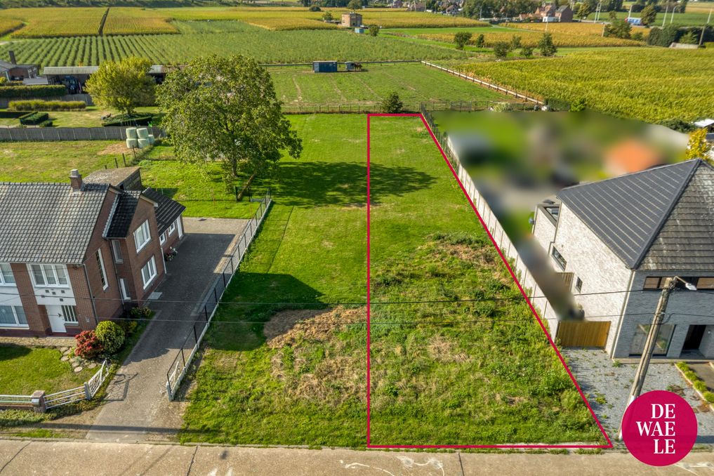 Bouwgrond halfopen bebouwing te koop in Elen 705 m²