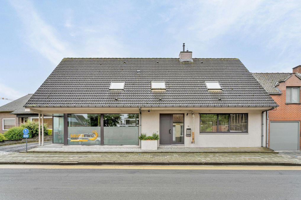 Saunacomplex met zwembad, woonst, én overname in Zwevezele.