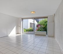Instapklaar gelijkvloers appartement met gemeenschappelijke tuin en fietsenberging in hartje Kapellen!