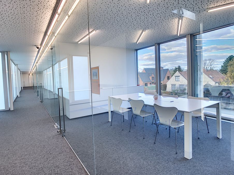 Instapklaar kantoor van ca. 21 m² in BC 3koningen Torhout