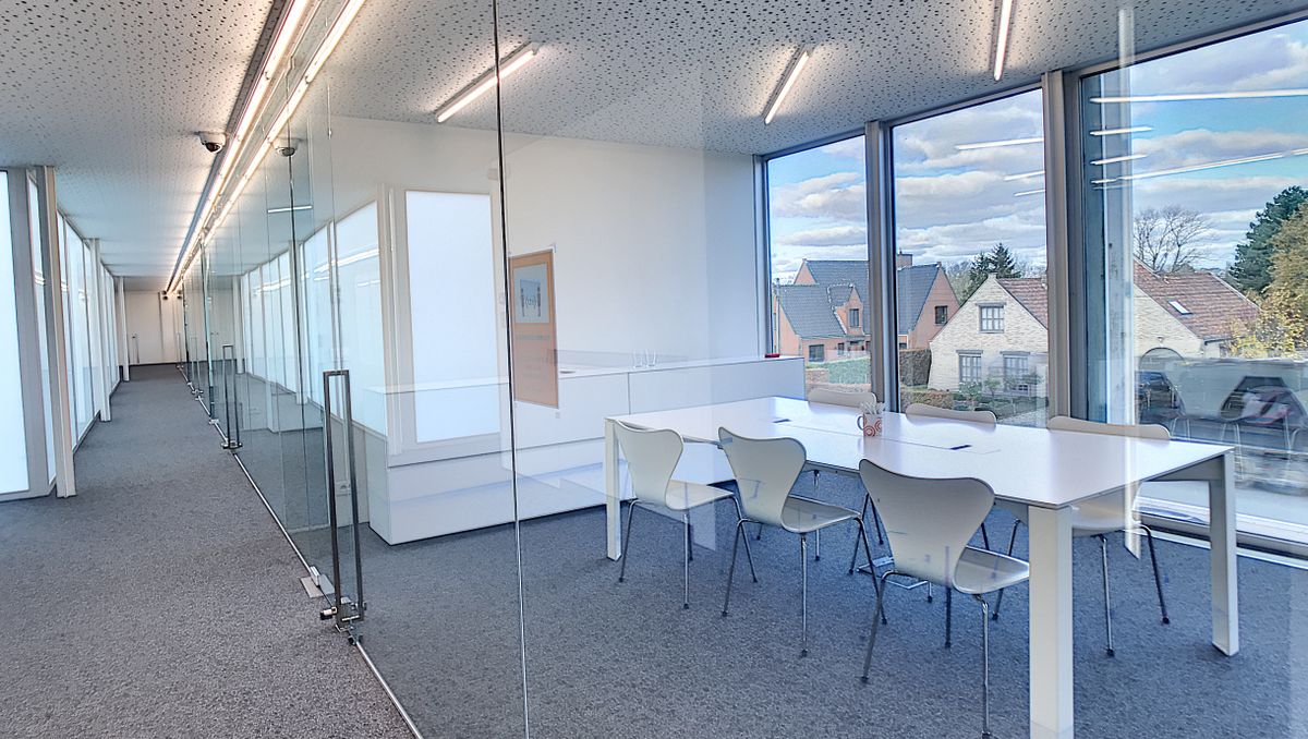 Instapklaar kantoor van ca. 21 m² in BC 3koningen Torhout