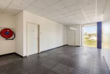 Kantoor (386 m²) te Loppem, direct aan de op- en afrit E40.