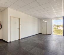 Kantoor (386 m²) te Loppem, direct aan de op- en afrit E40.